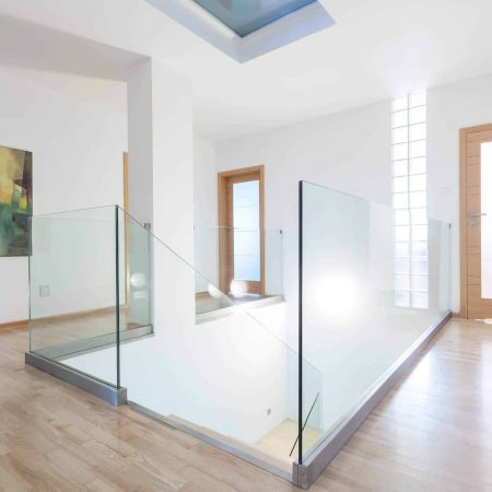 Garde corps en verre fixé avec profil
