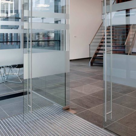 Porte en verre de sécurité sablé